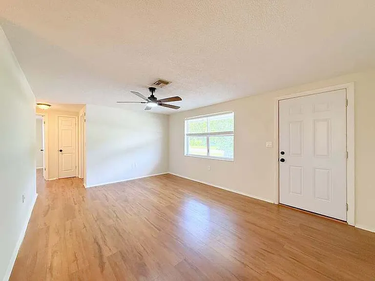 15839 Villa Dr — Photo 17