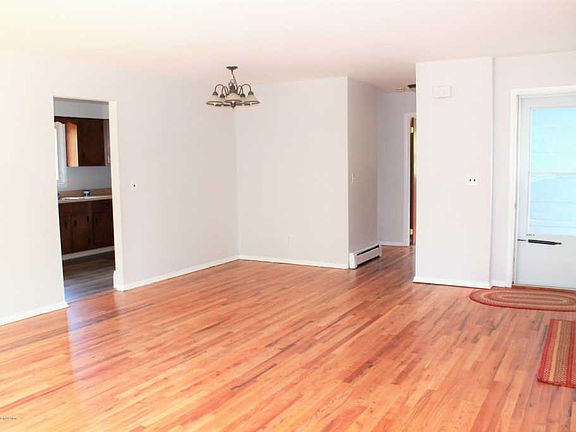 5th image of 1104 Waterberry Ct N