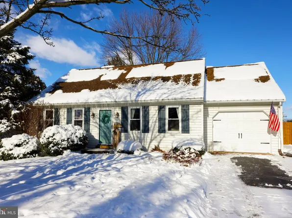 810 Indian Springs Dr, Lancaster, PA 17601