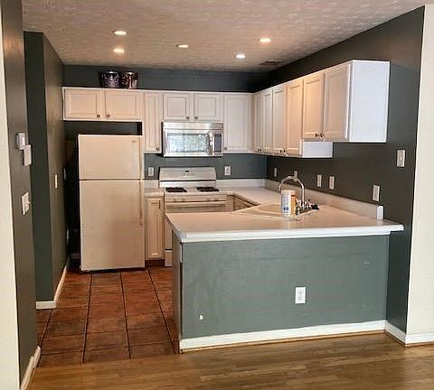 3rd image of 630 Chantress Ct