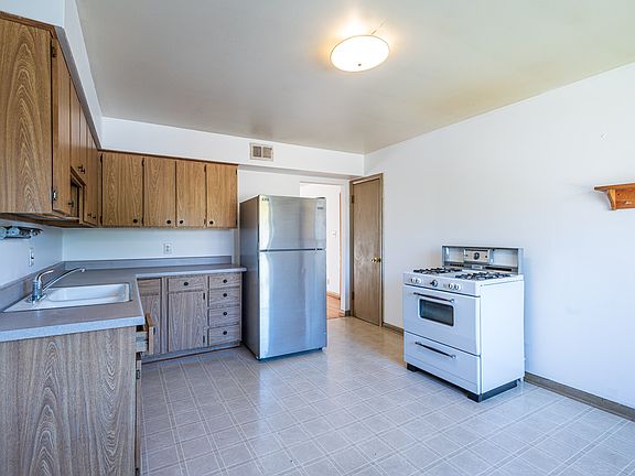 Spacious Kitchen with space for a dining room table