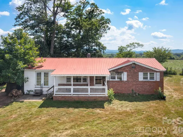 86 Sterling Dr, Mills River, NC 28759