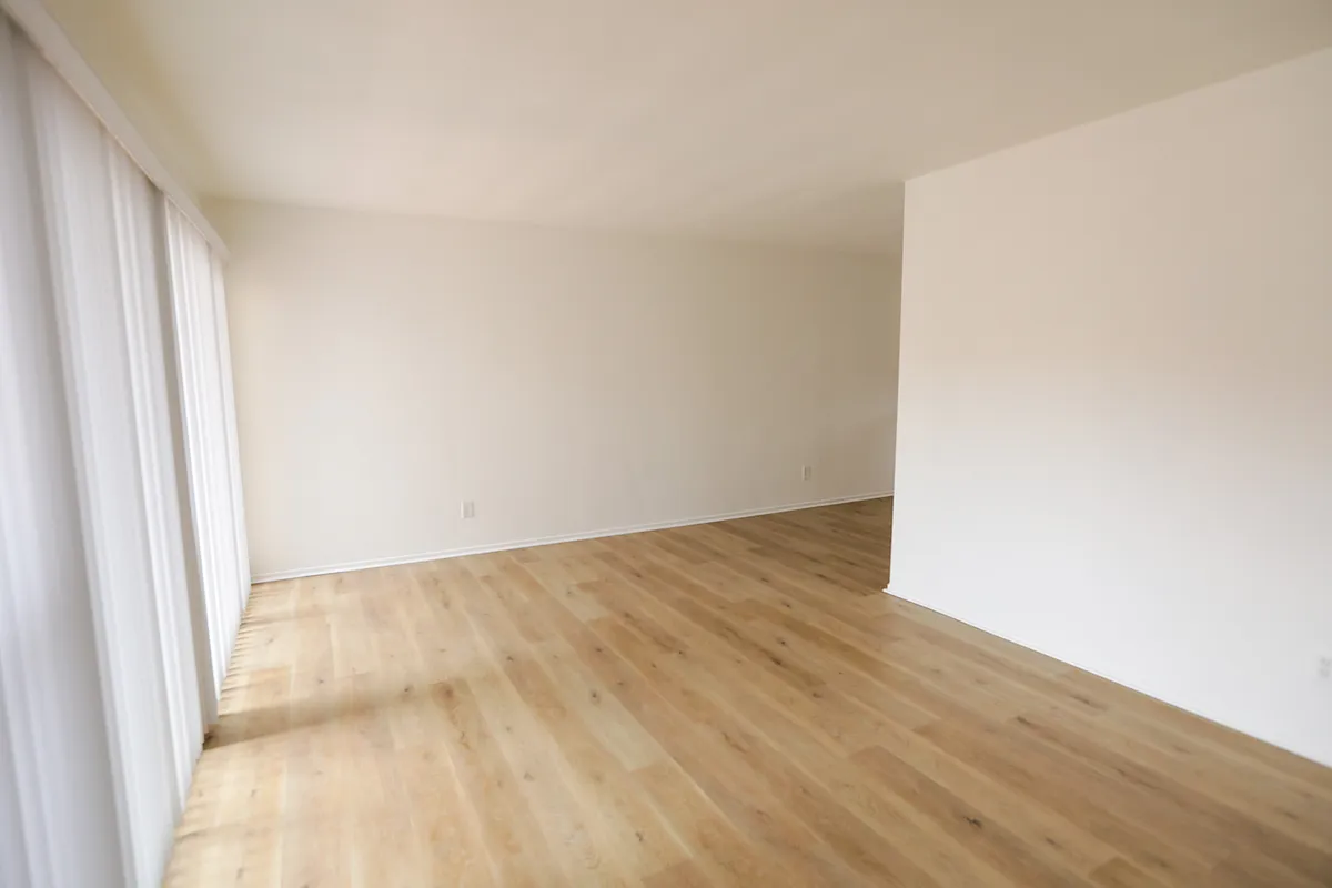 Building Photo - 262 S Sycamore Ave #15