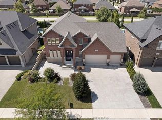 1078 Charlotte Cres, Lakeshore, ON N8L0X8