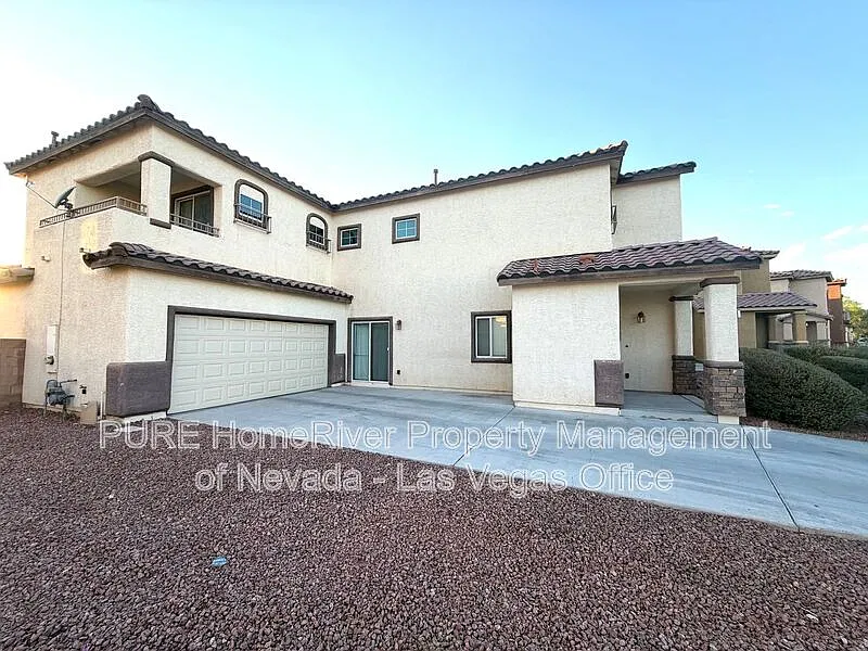 6109 Blue Luna St