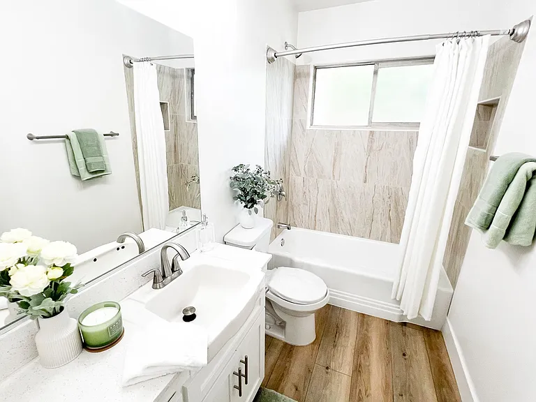 14403 Addison St — Photo 9