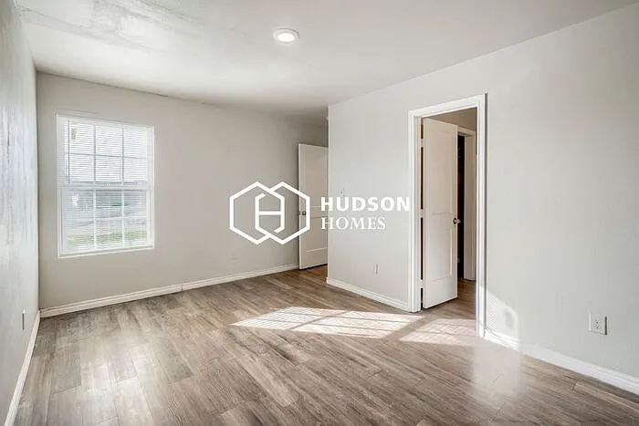 3520 E Colgate St — Photo 7