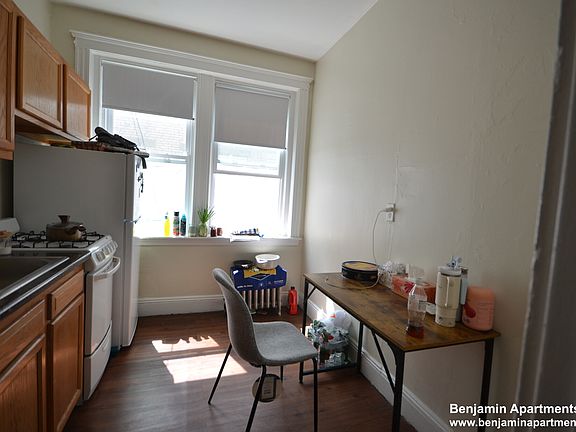 4th image of 1687 Commonwealth Ave #37
