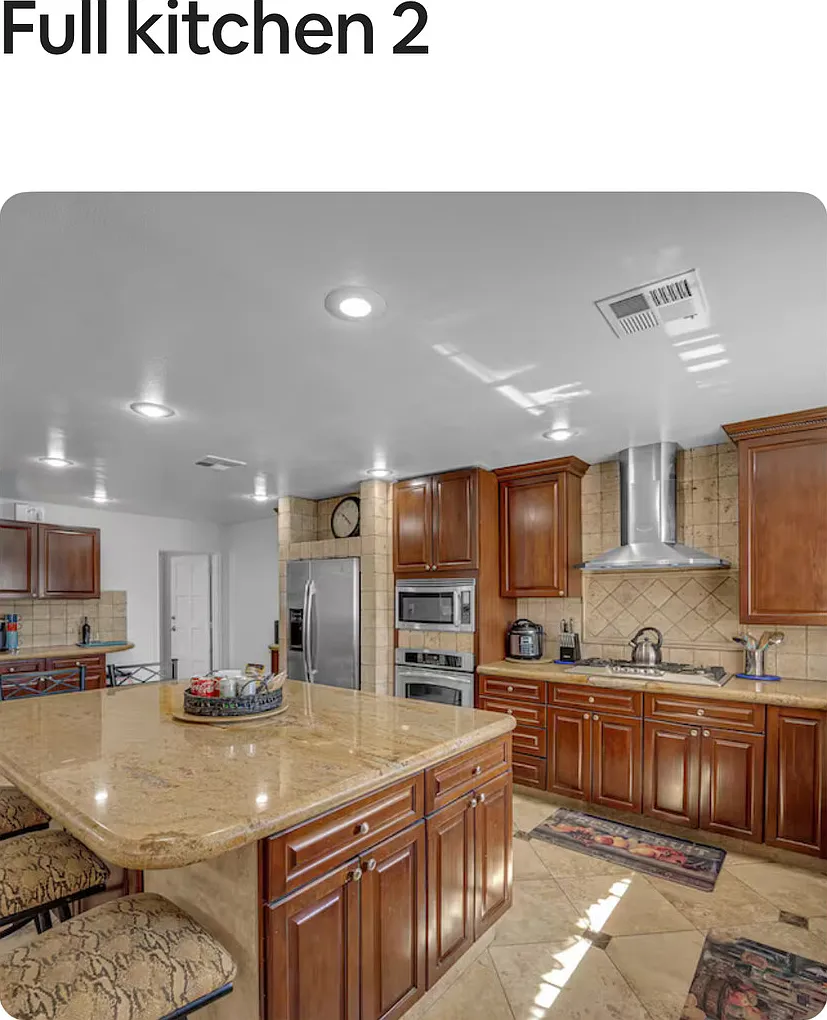 Chandler Vegas — Photo 2