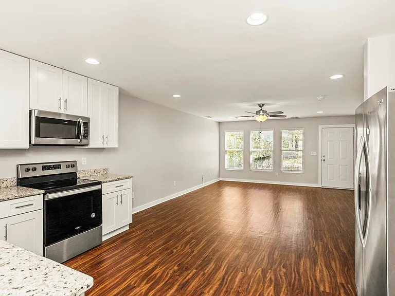 309 Myatt Dr #E — Photo 12