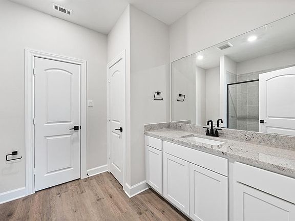 5th image of 1020 Pecan Pl #1020
