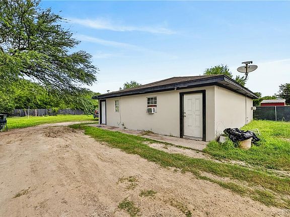 2nd image of 4813 Haven Ln