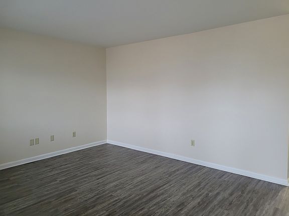 3rd image of 204 Rolling Acres Dr