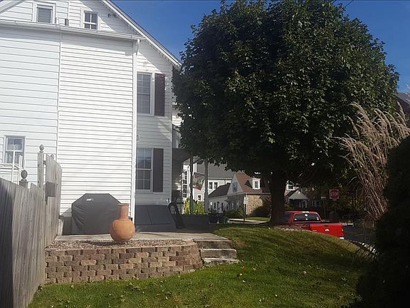 4th image of 1904 Washington Ave