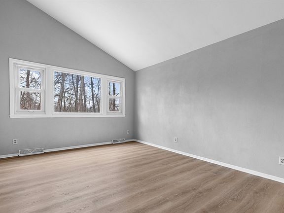 3rd image of 2718 Norway Pine Rd