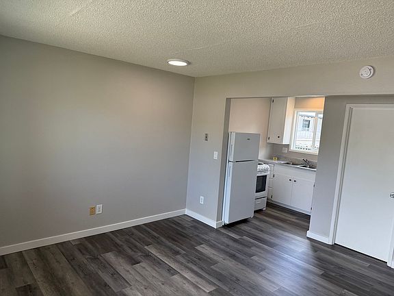 4th image of 117 NE Clark Ave #18