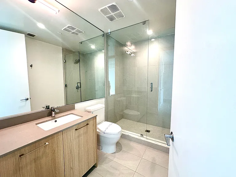 142 NW 31st St #A — Photo 7