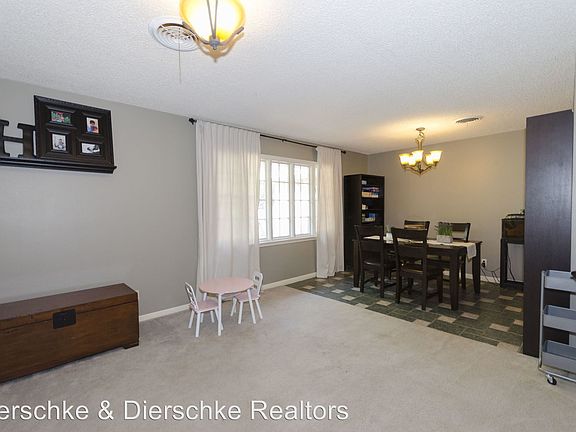 2nd image of 2902 Woodland Cir