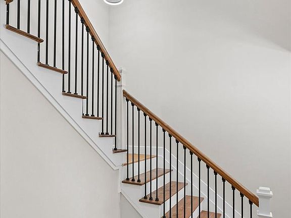 5th image of 7247 Cedar Ave