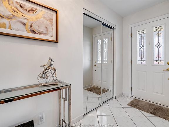 3rd image of 82 Venetian Dr