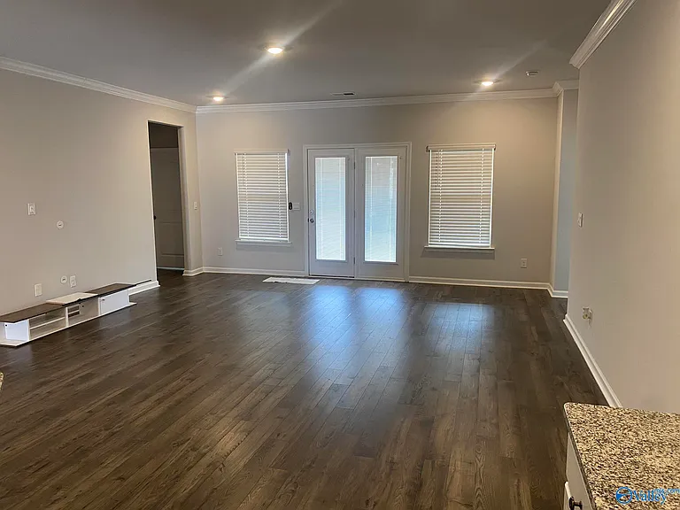 101 Donovan Dr — Photo 8