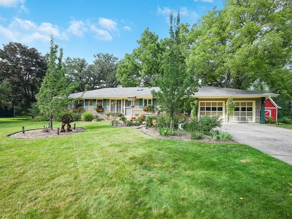 3220 Harmony Cir, Burnsville, MN 55337