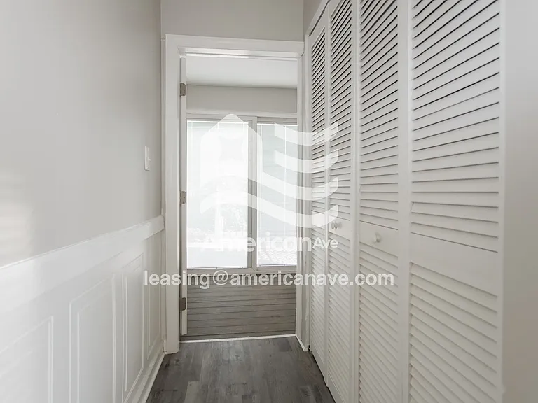 1469563_015_wm_-_hallway_13229584.jpg