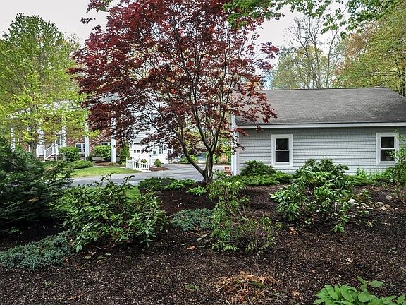 3rd image of 81 Waterford Dr