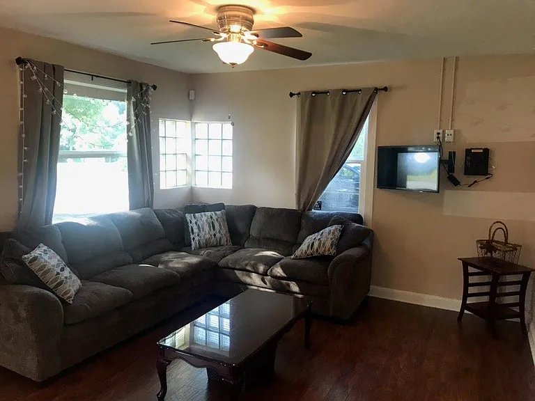 435 N Fairview Ave — Photo 5