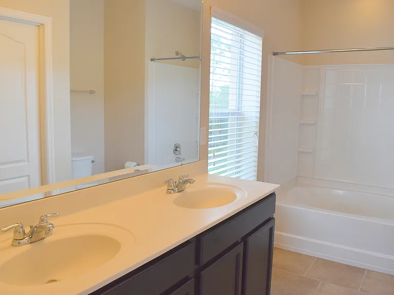 2116 Betsy Ross Ln — Photo 6