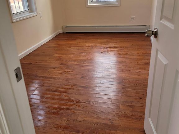 3rd image of 935 E 216th St #2