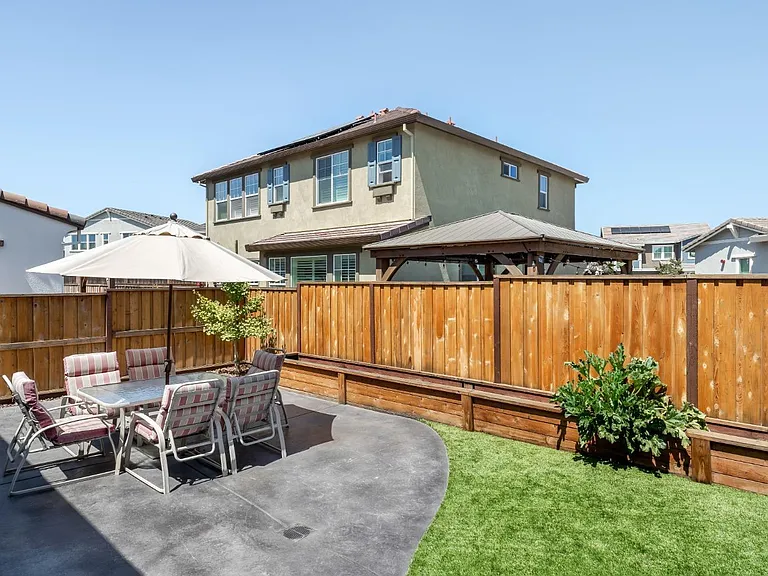 1429 Brody Bird Ln — Photo 10
