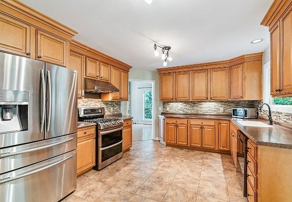 4th image of 2505 Devon Valley Dr