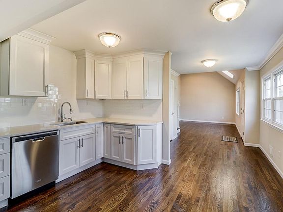 3rd image of 12 Maplewood Dr