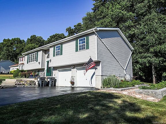 4th image of 16 Princeton Dr