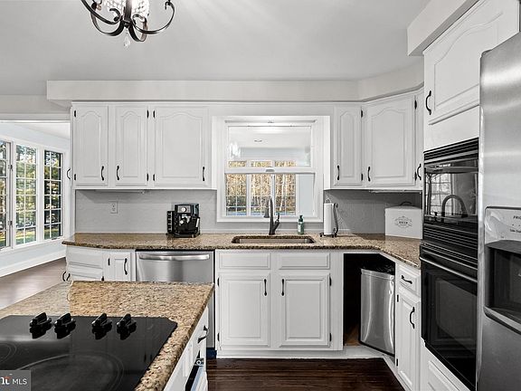 4th image of 506 Fairview Rd