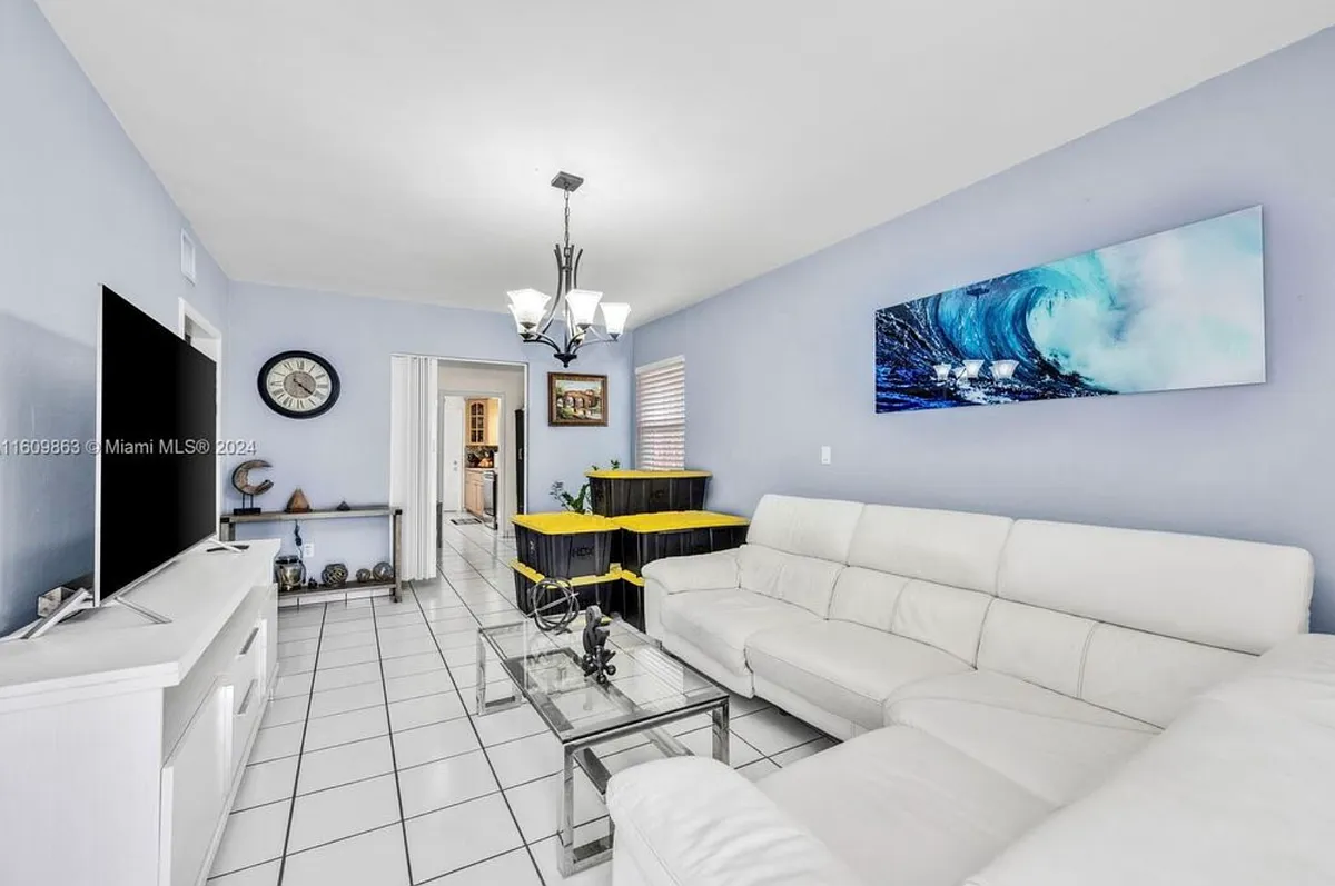 Building Photo - 3430 SW 11th St #3430