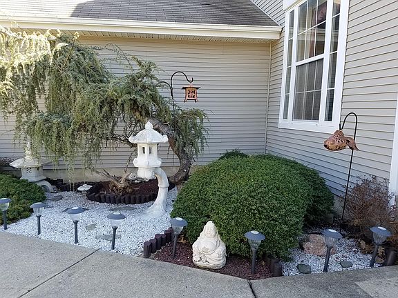 2nd image of 6 Bellflower Dr
