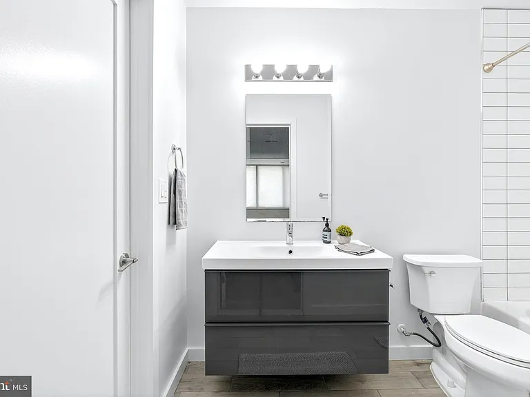 700 Roeder Rd #104 — Photo 11