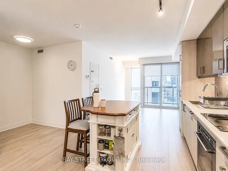 77 Mutual St #801 — Photo 7