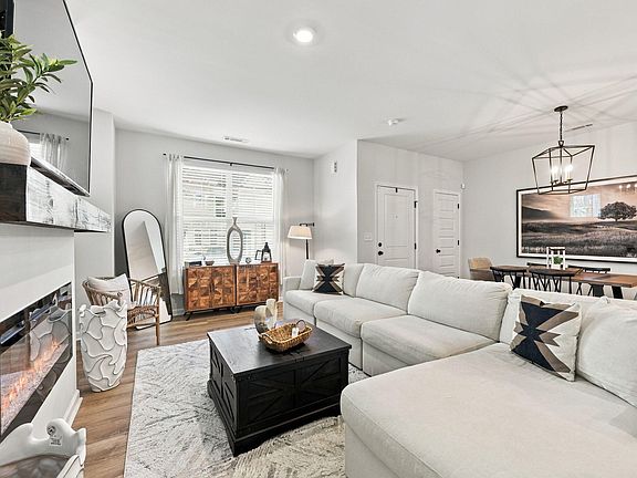 2nd image of 219 Chesapeake Commons St