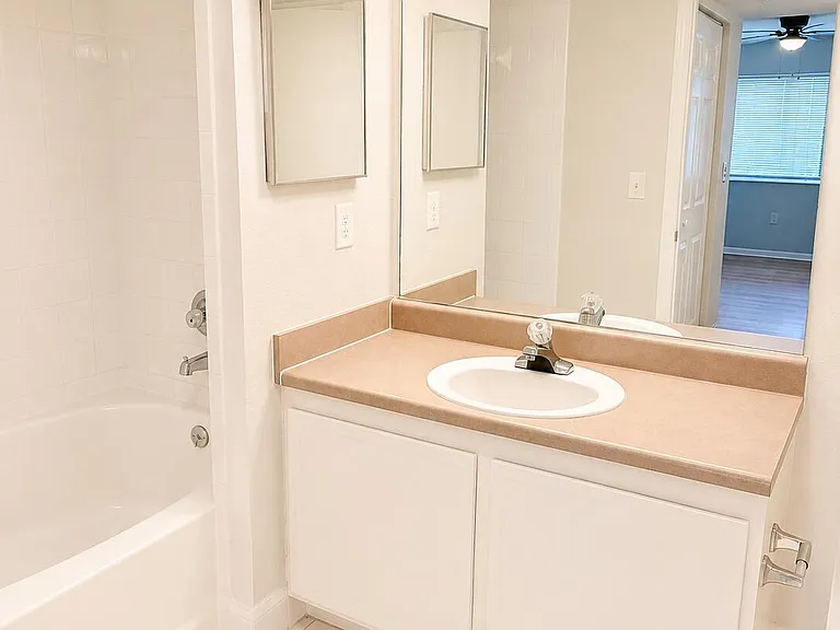 141 SW Palm Dr #306 — Photo 13