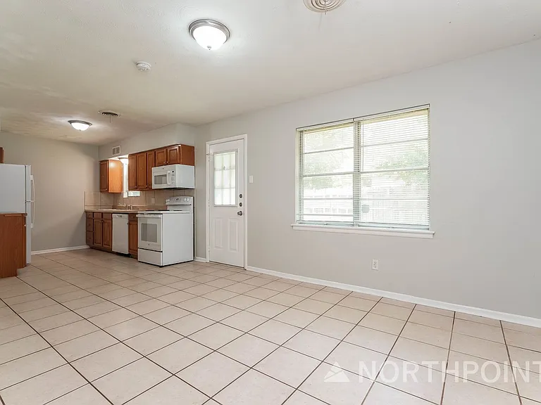 736 Treadwell Dr — Photo 5