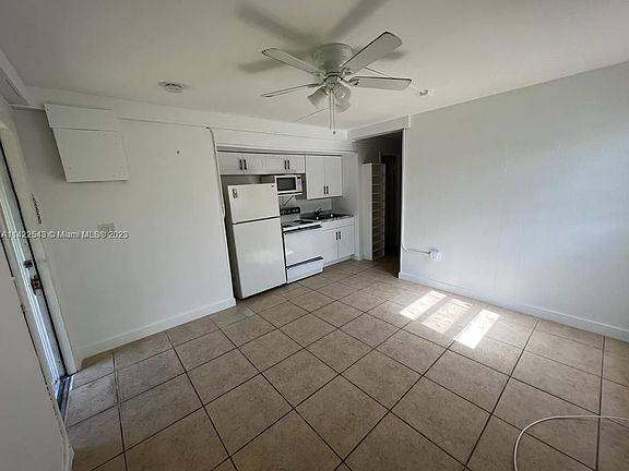 4th image of 2114 McKinley St #B
