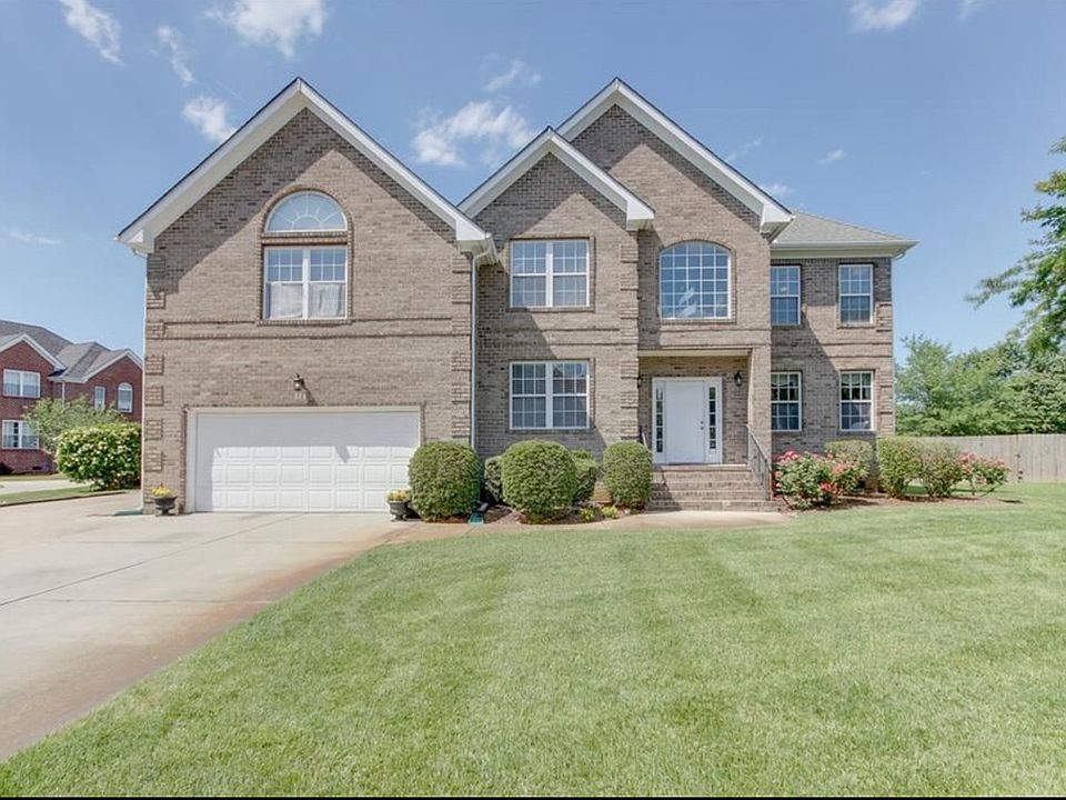 Front view of 928 Sandoval Drive. 
6 bedrooms, 2-1/2 bathroom, 
3934 sqft living space & 2 car garage.