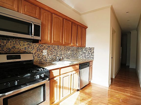 5th image of 240 President St APT 3R