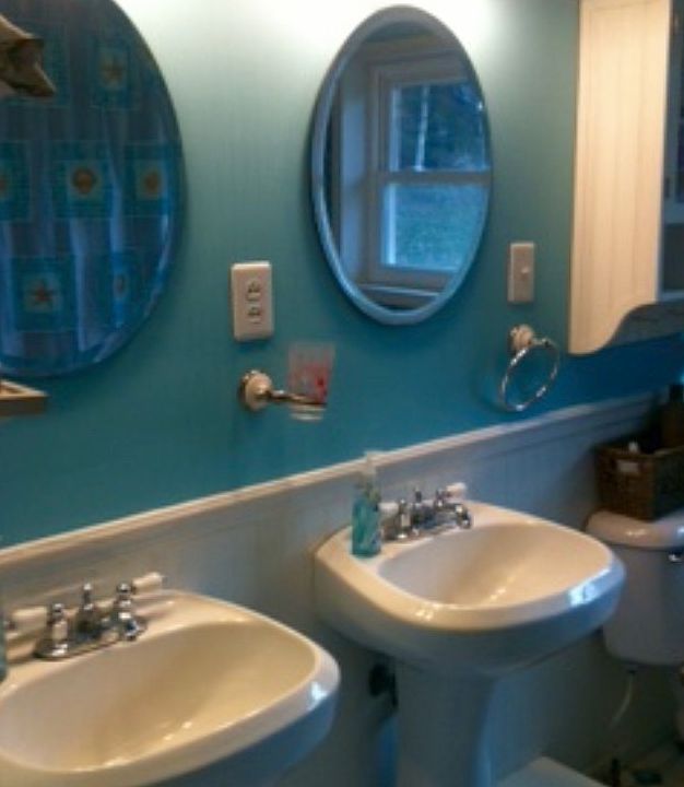 Vintage faucets/cute mirrors