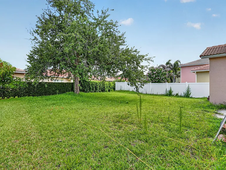 6305 Spring Lake Ter — Photo 32