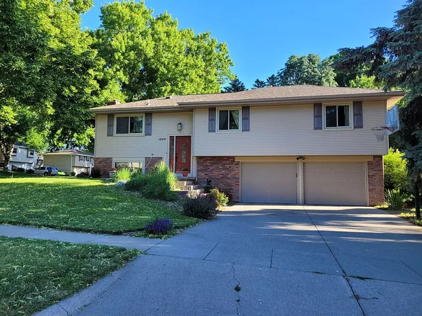 1030 W 1st Ave, Wayne, NE 68787