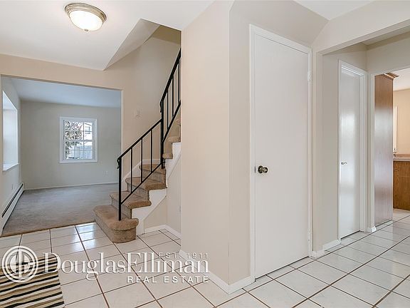 3rd image of 34 Seville Ln